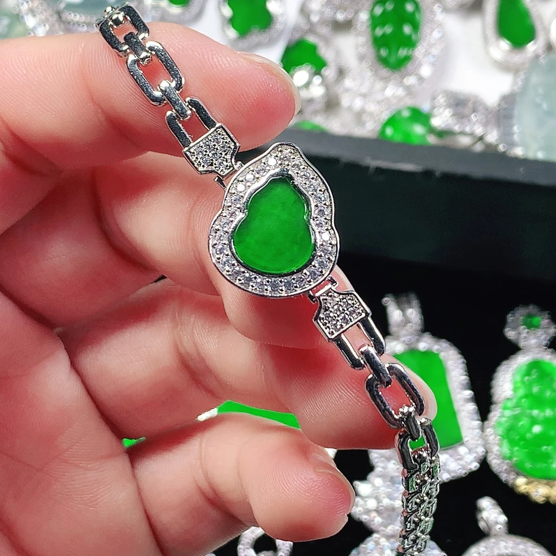 小***。翡翠未镶嵌吊坠(不含链)