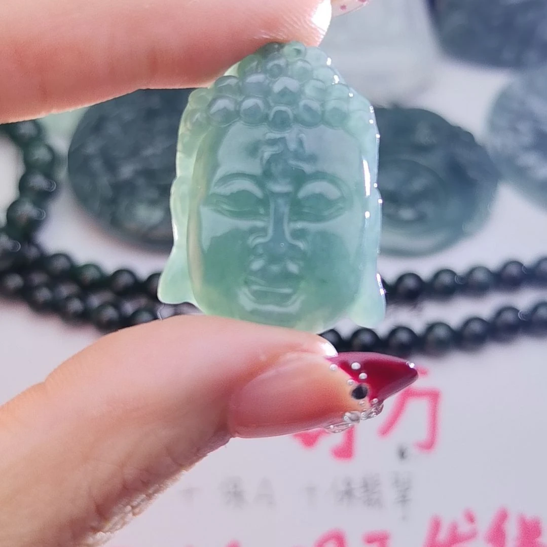 翡翠颈饰未镶嵌天然的A货翡翠多样性发货