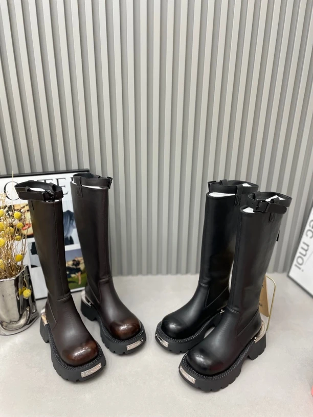 高端大气长筒靴女2024秋冬新款厚底高筒骑士靴金属街头流行时装靴