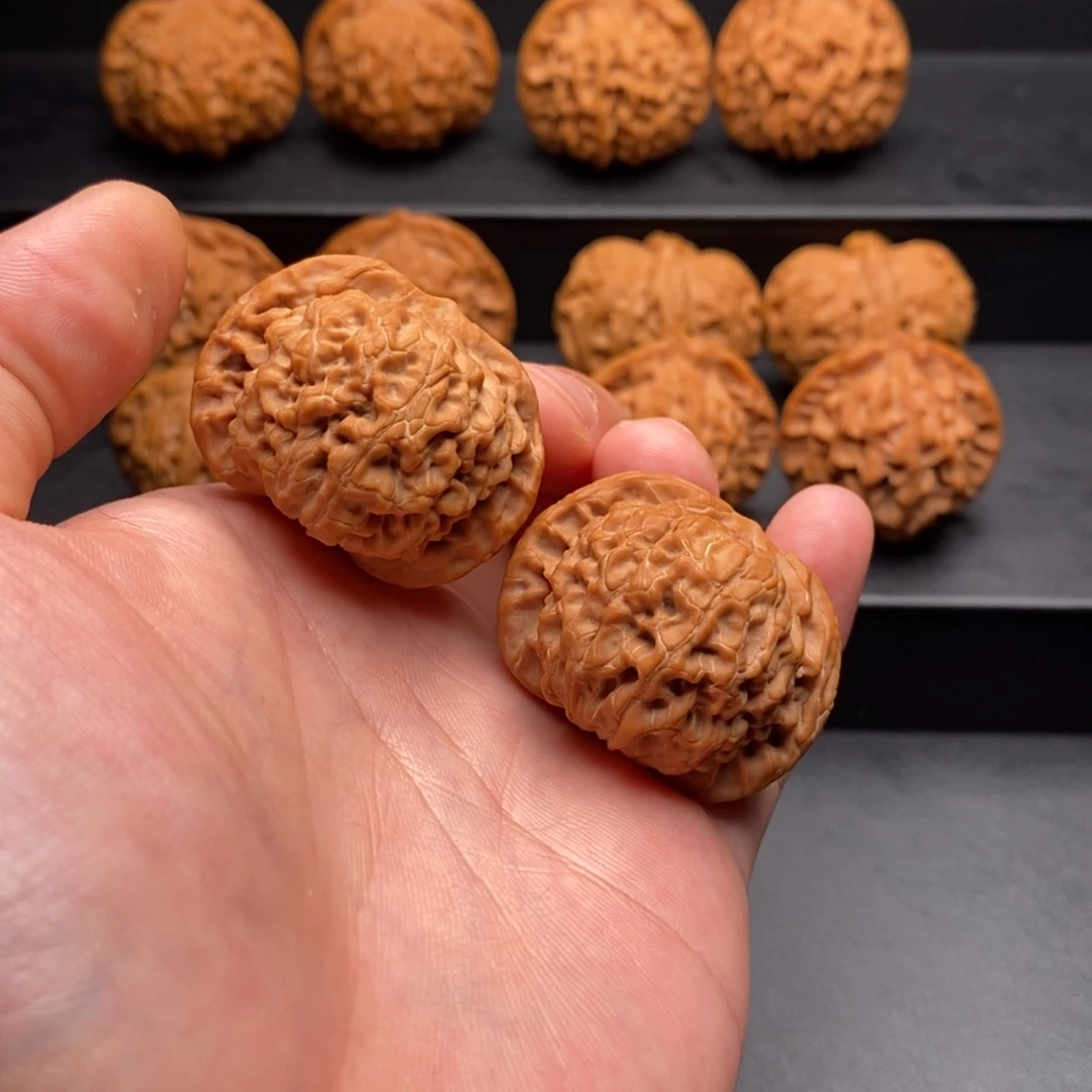 小****文玩核桃吊坠核王