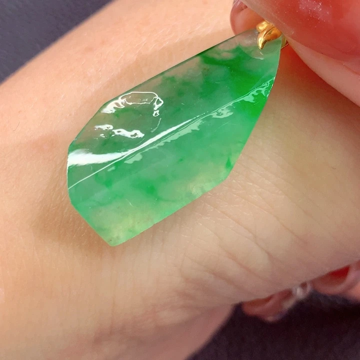 翡翠18K金镶嵌颈饰翡翠