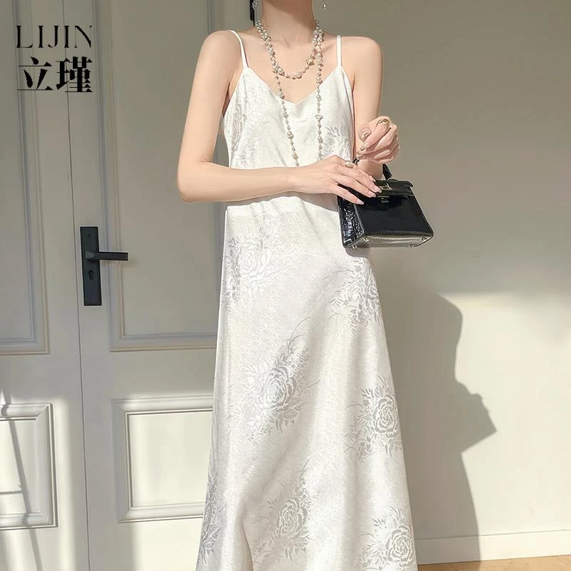 新款法式三醋酸柔软吊带连衣裙女提花宽松气质提花缎面女装长裙