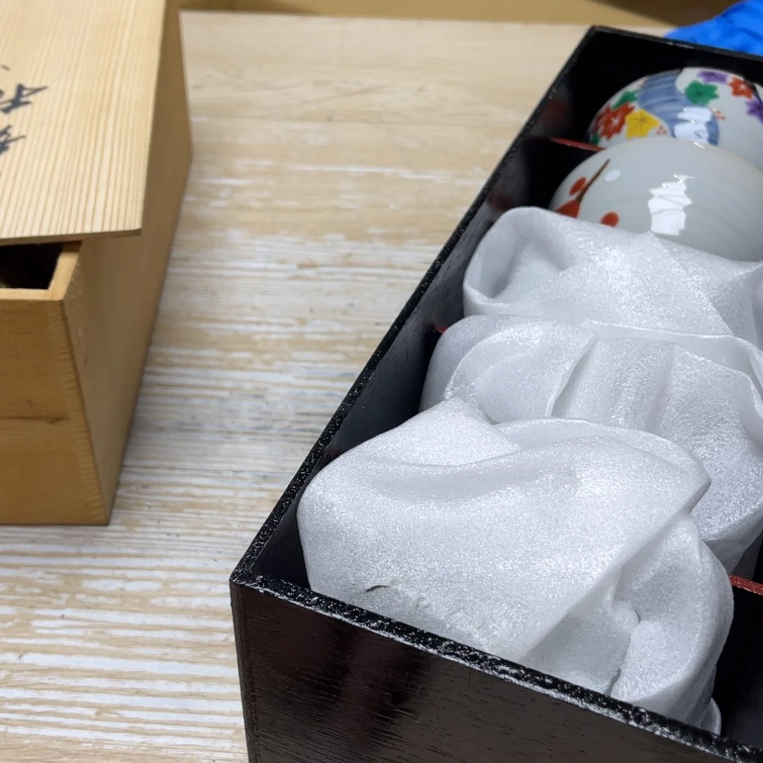 瓷片痞**周密密麻麻地排列着一个