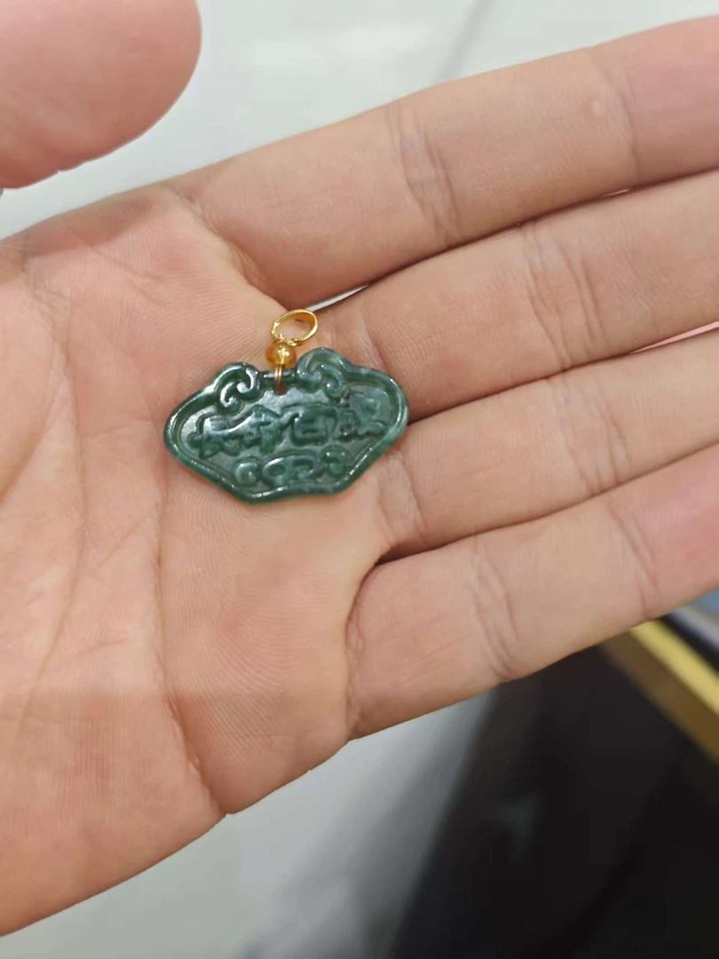 8.4天然翡翠A货001