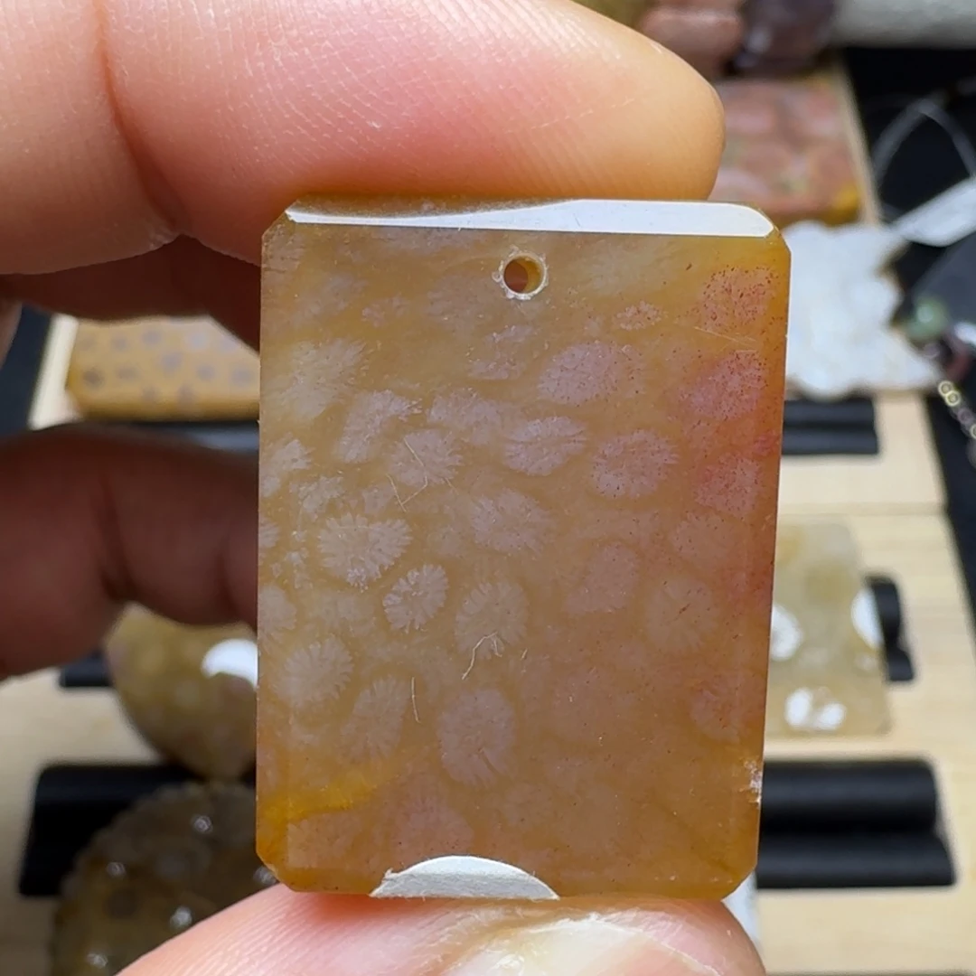 未镶嵌纯天然色有机玉石保真色硅化玉