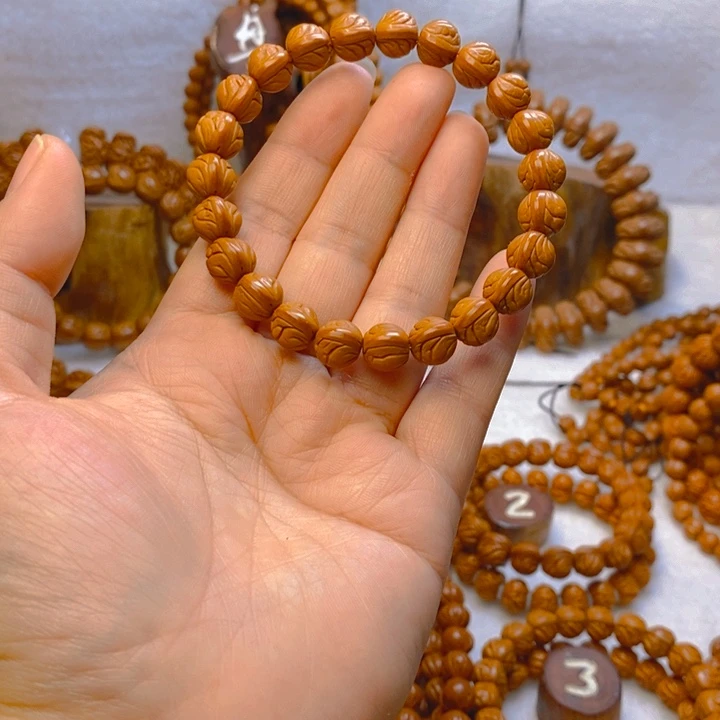 吊坠桃核新***！精品玉龙脊单圈