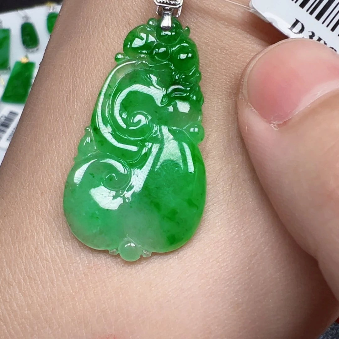 翡翠挂件18K金镶嵌翡翠