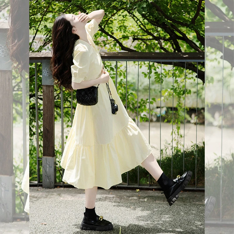 法式温柔风奶黄色泡泡袖连衣裙女夏季独特漂亮小个子收腰仙女裙子