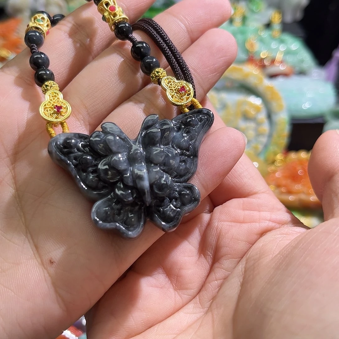翡翠未镶嵌颈饰待编织