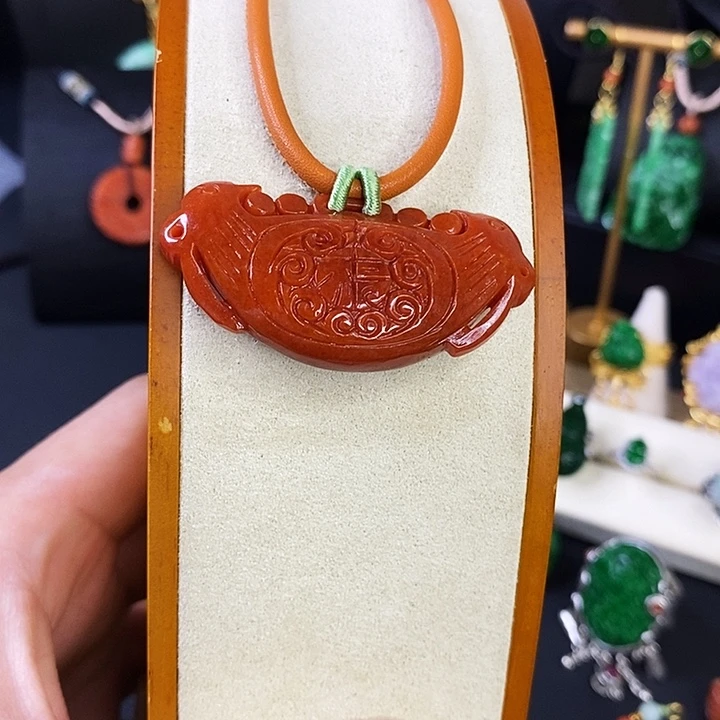 翡翠未镶嵌颈饰吊坠