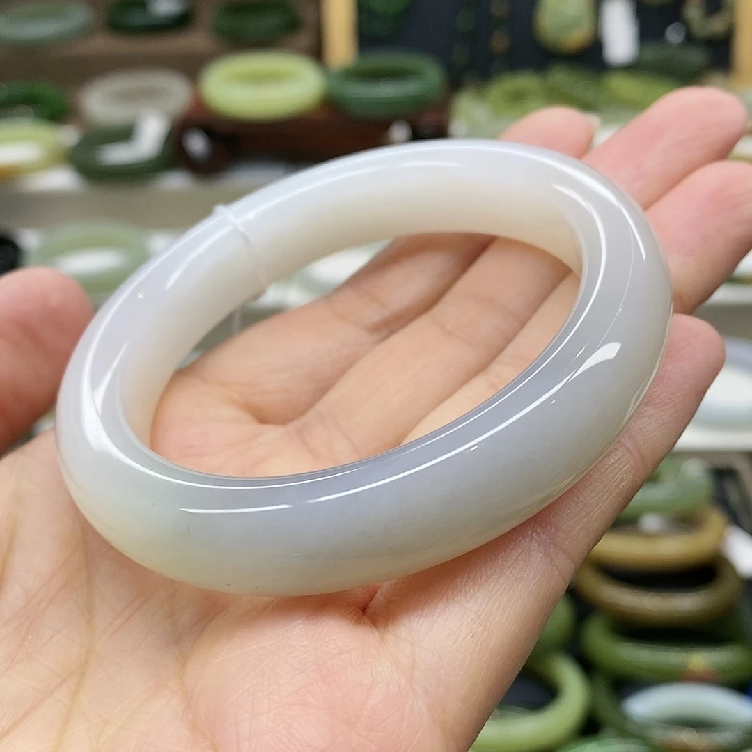 【闪购商品】未镶嵌手镯和田玉