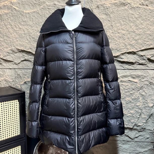 99新 MONCLER 胸围50衣长74 2码  蒙口毛领羽绒服 C213