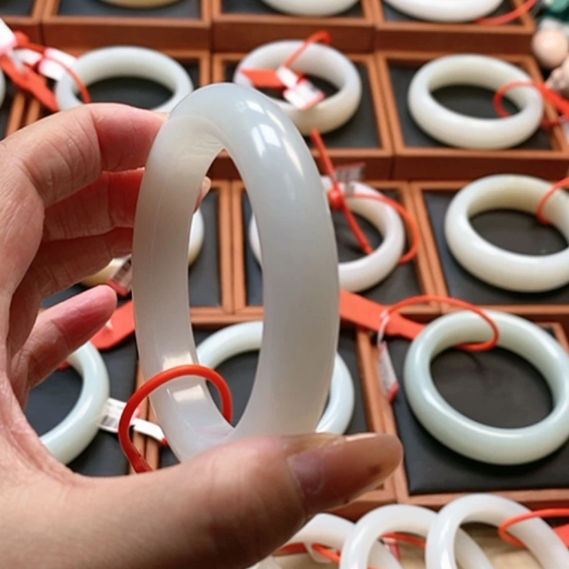 【闪购商品】未镶嵌手镯和田玉