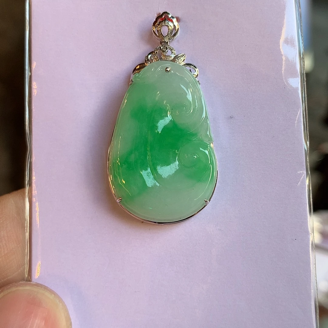 翡翠18K金镶嵌颈饰