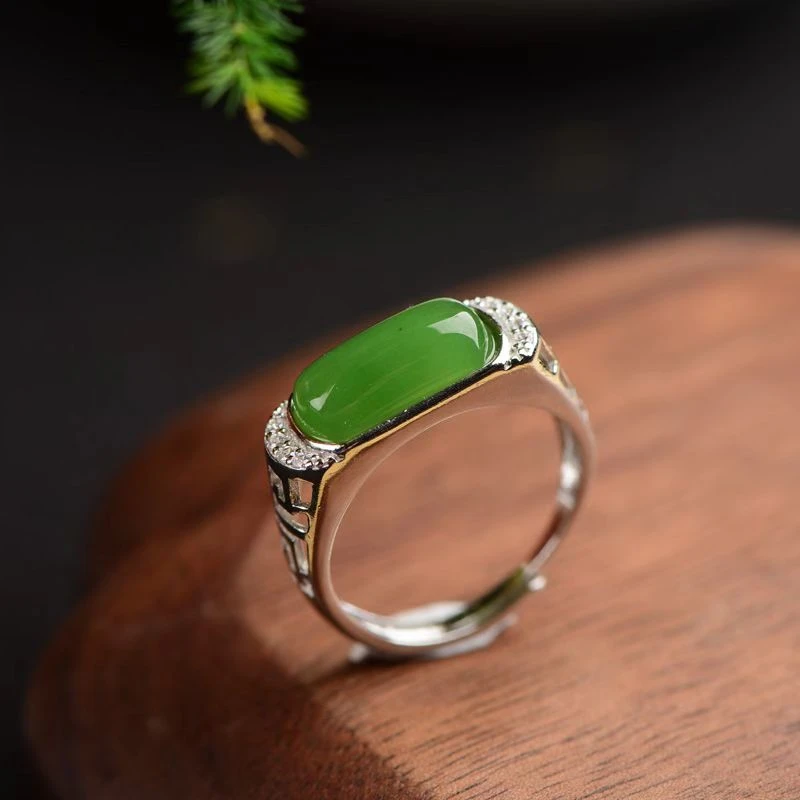 S925银镶嵌天然和田玉碧玉女士马鞍戒指女款时尚绿色银戒高冰精美