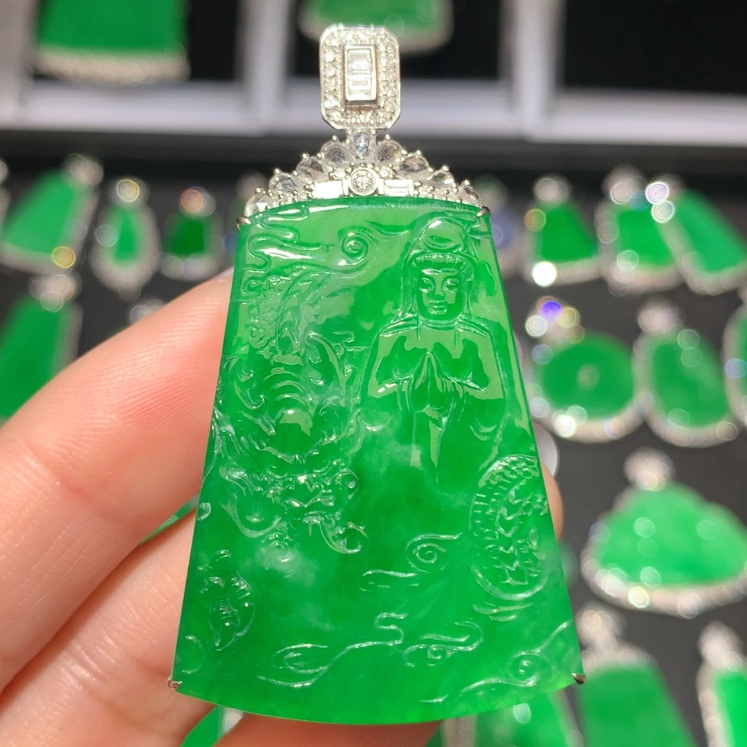 翡翠颈饰18K金镶嵌翡翠