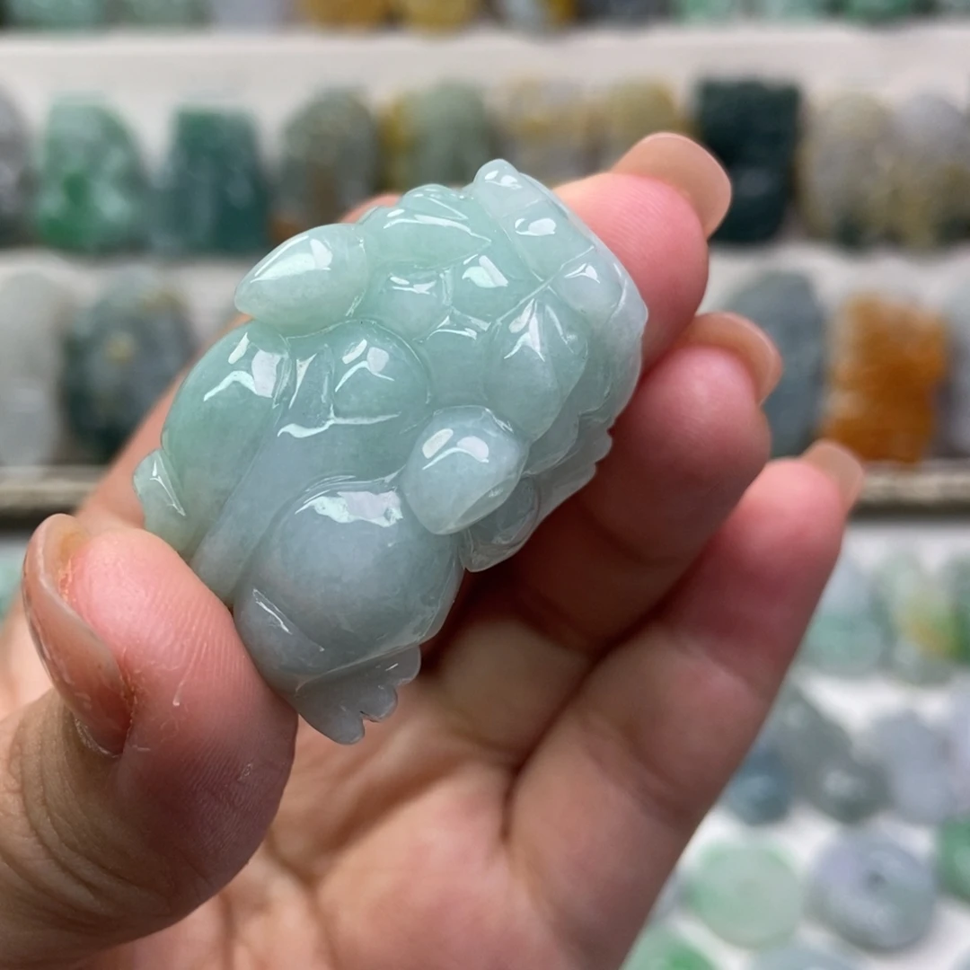 翡翠未镶嵌吊坠(赠链)