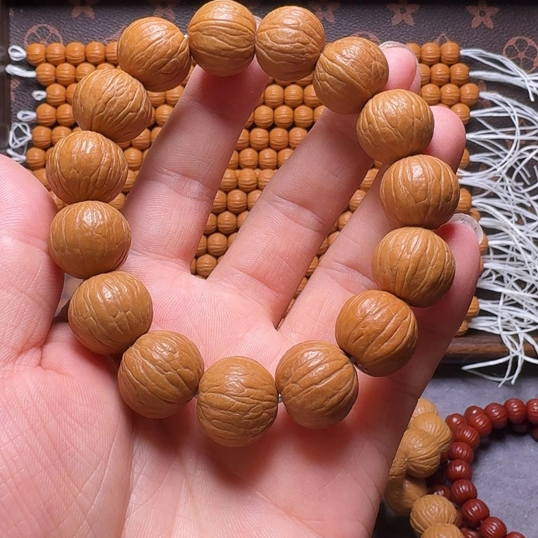 猴头核桃吊坠聚宝盆