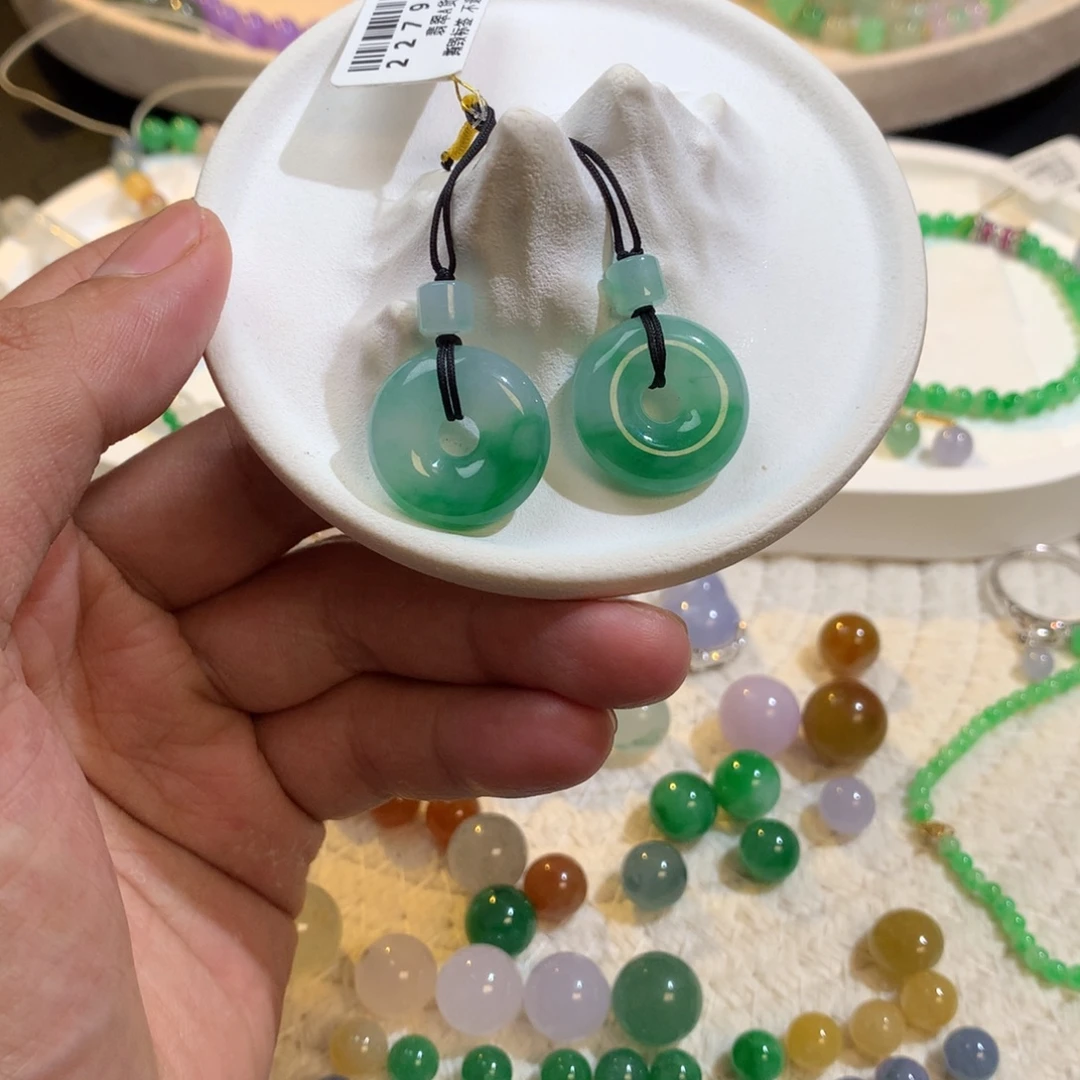 散珠翡翠飘绿花平安扣一对