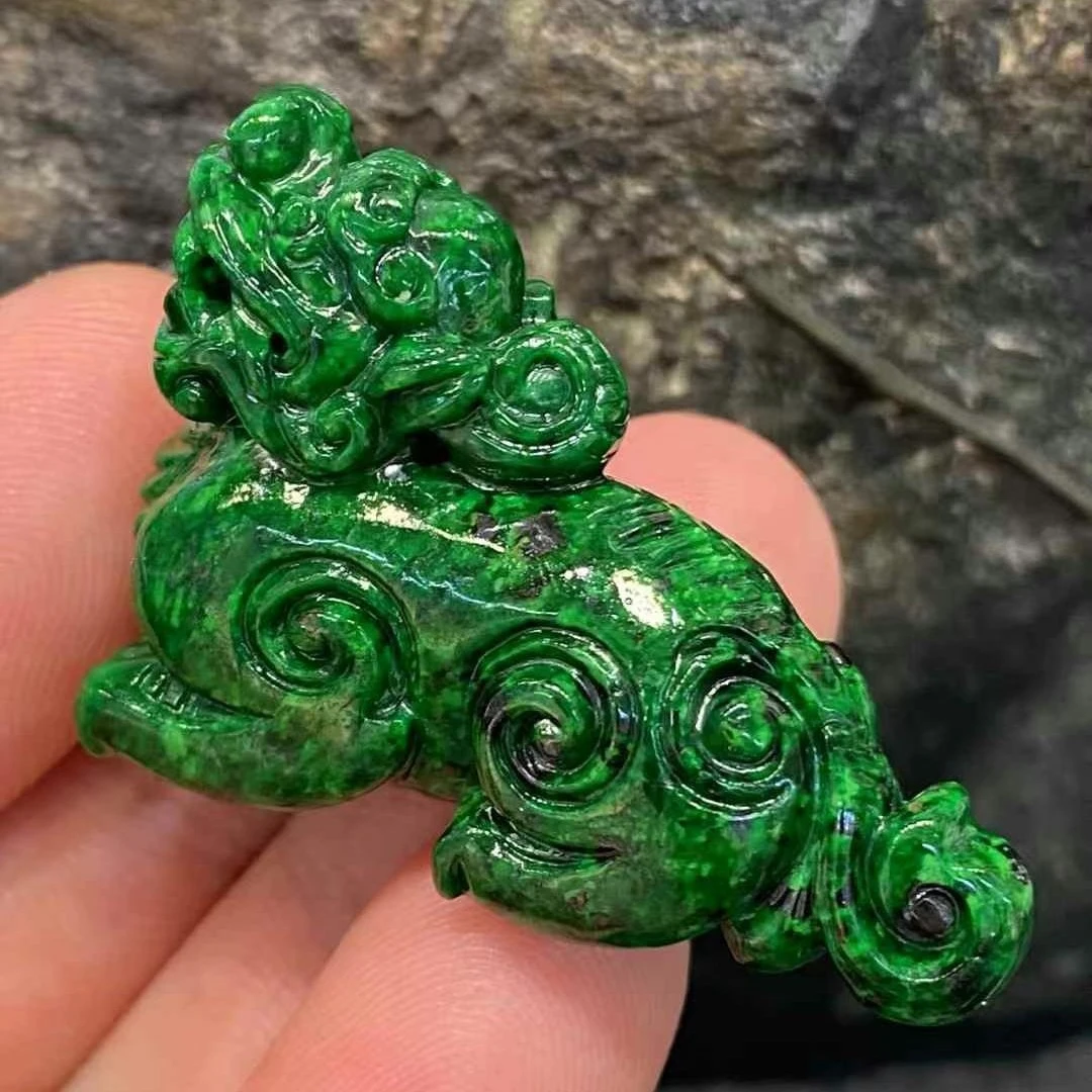 满绿翡翠招财貔貅