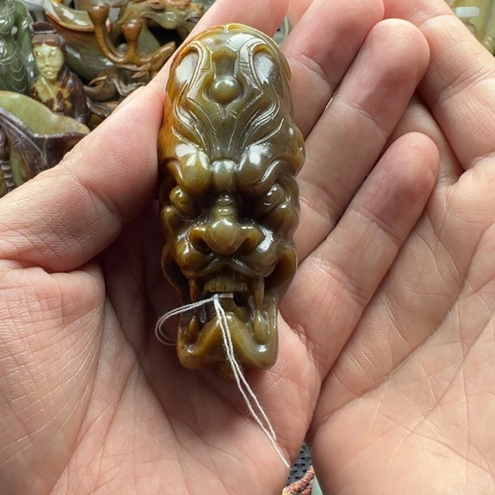 用***7和田玉未镶嵌颈饰