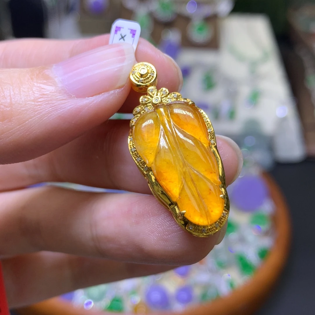 颈饰18K金镶嵌翡翠