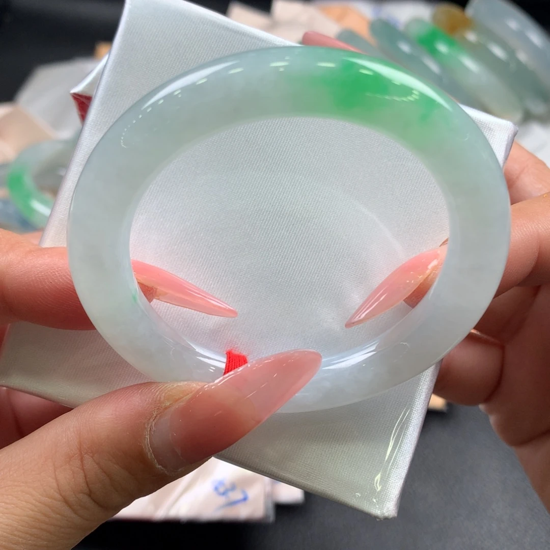 翡翠未镶嵌手镯50.1圆条