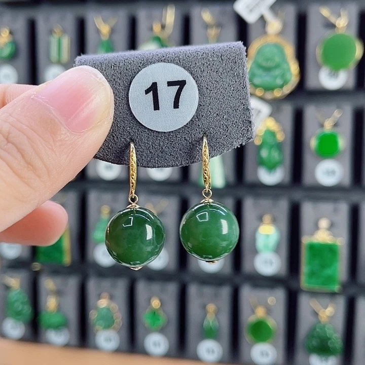 18K金镶嵌和田玉耳饰