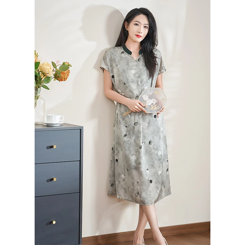 迪欧芙高级时尚2025上档次秋季新款女水墨灰显瘦连衣裙#XLQ88015