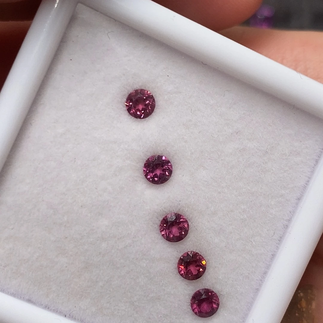 石榴石裸石未镶嵌