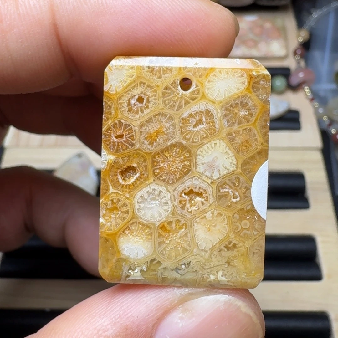 未镶嵌纯天然色有机玉石保真色硅化玉