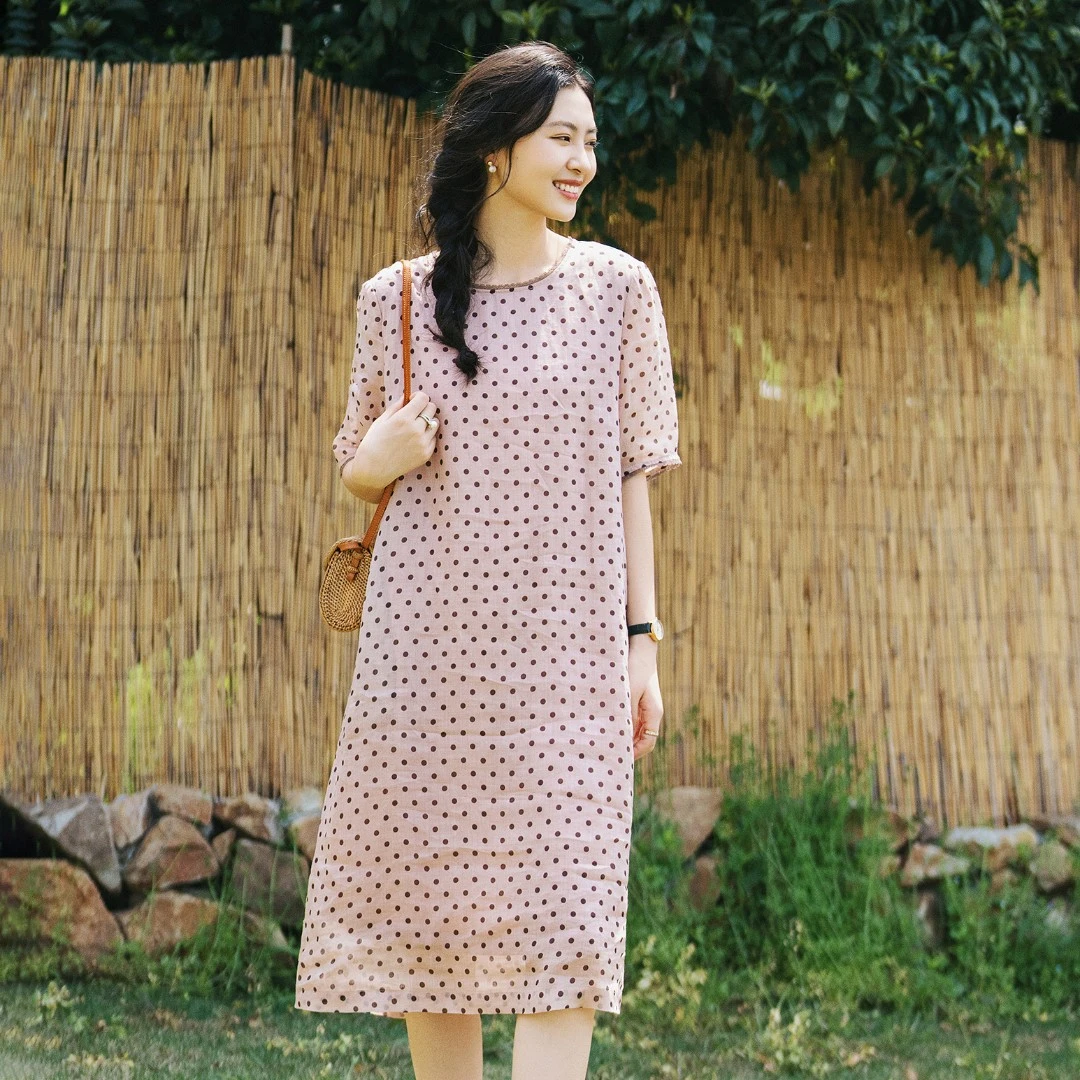梭家｜理想房间｜简约舒适粉色苎麻波点圆领连衣裙夏季女中长裙