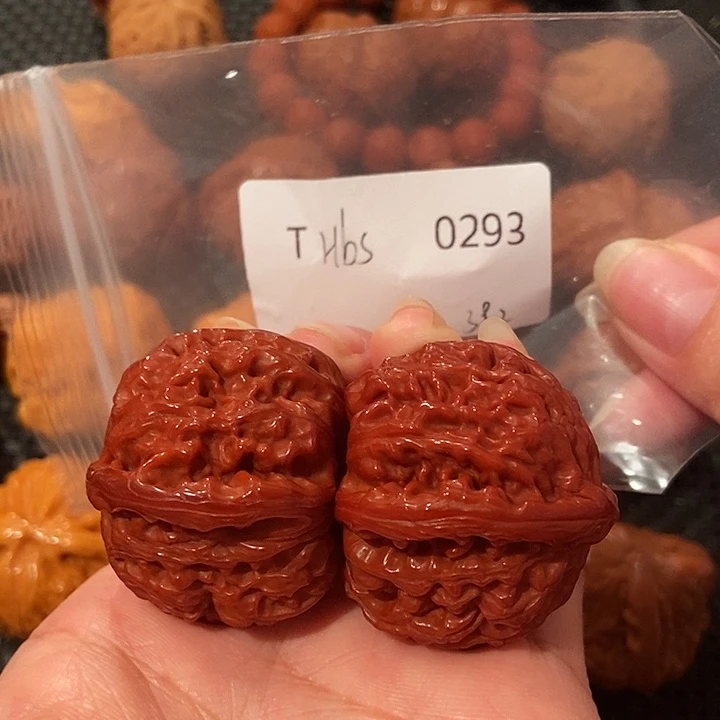 文玩核桃吊坠超玉化白狮子38