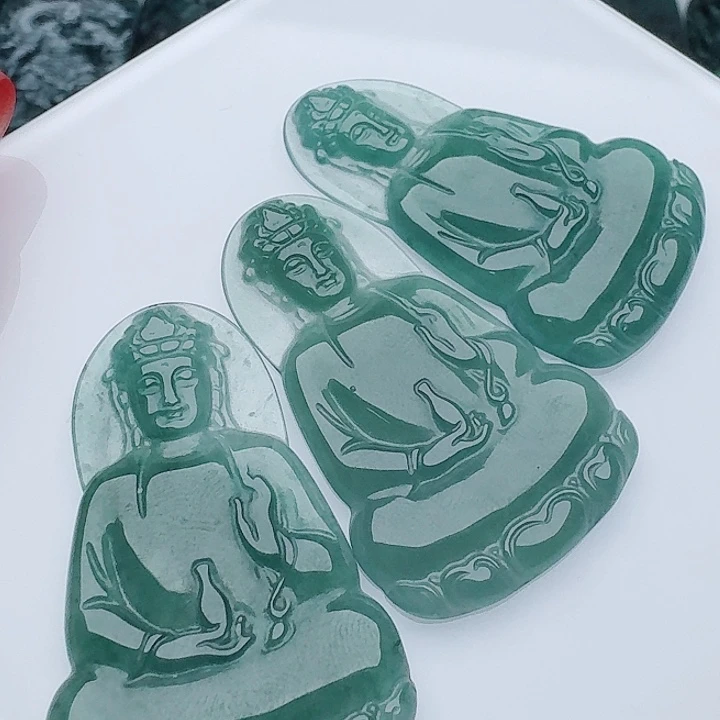 翡翠未镶嵌颈饰多样性发其一