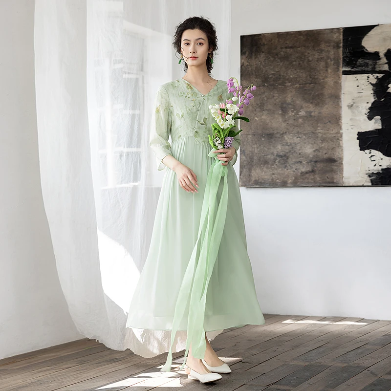 生活在左2025春季新品印花清雅国风修身连衣裙女1951190