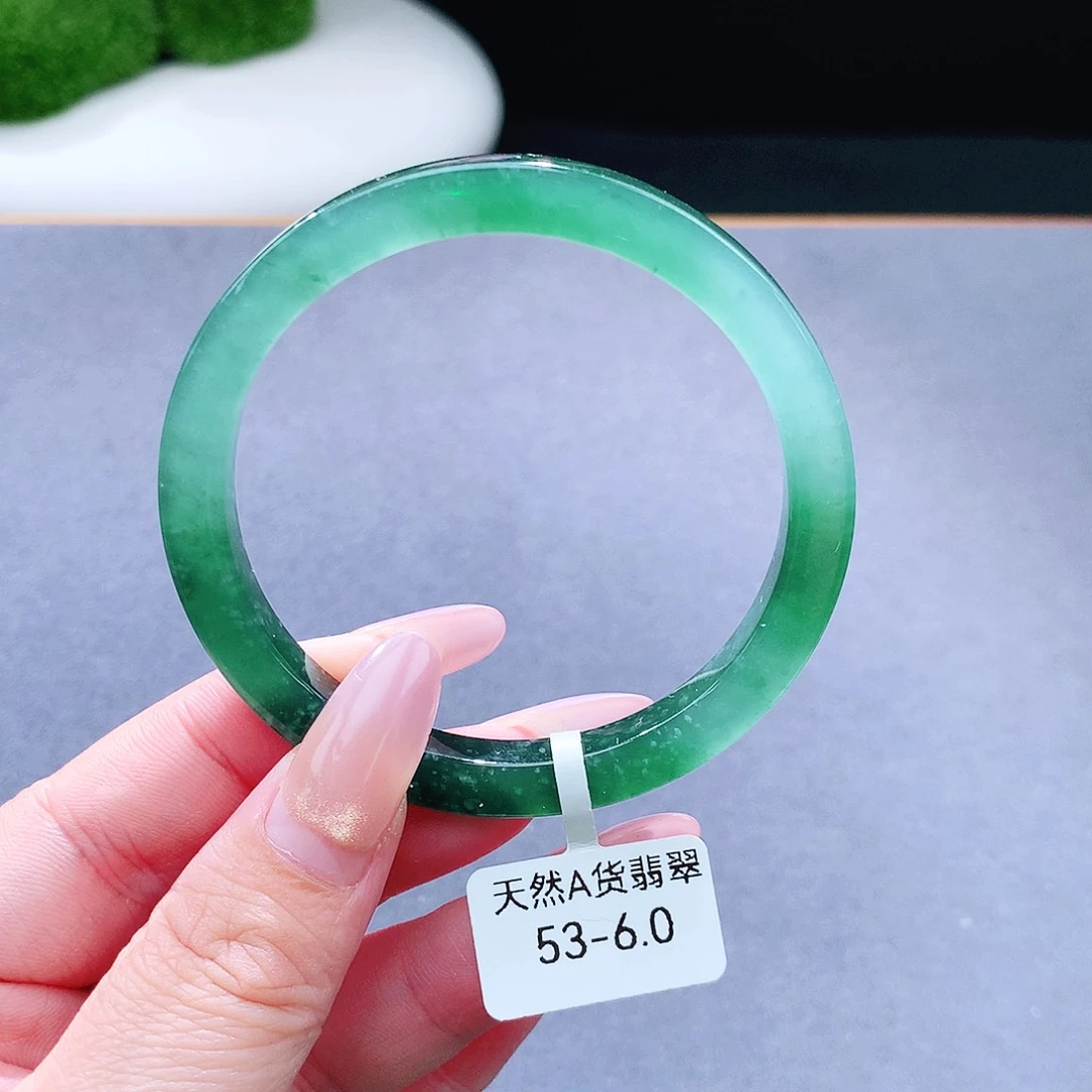 未镶嵌手镯（圆镯）翡翠