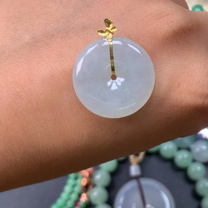 翡翠未镶嵌颈饰平安扣