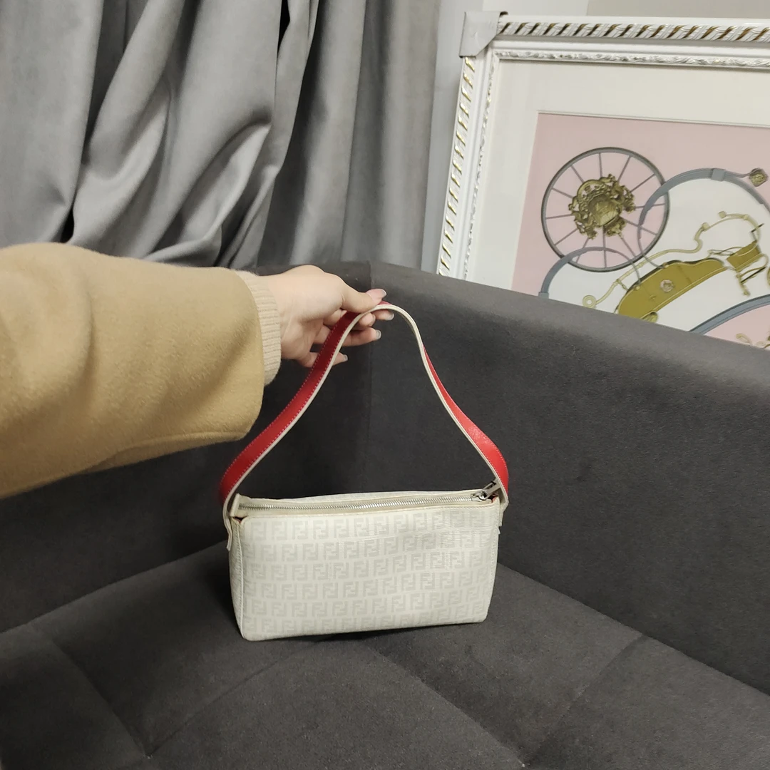 95新 FENDI/芬迪 兔兔奢 G专属/芬迪单肩包/250118010