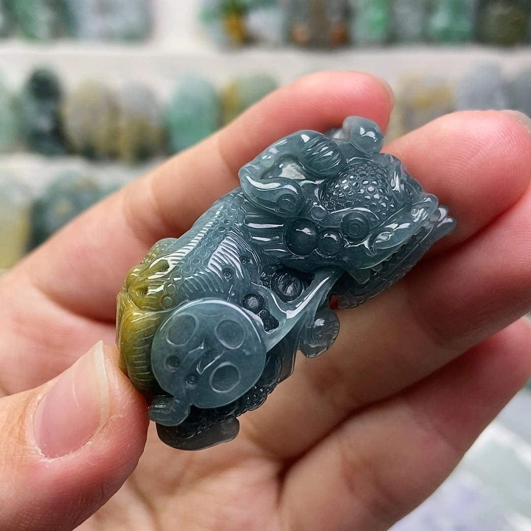 翡翠未镶嵌吊坠(赠链)