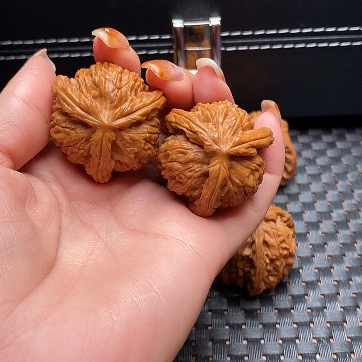 华***仔吊坠文玩核桃38尺