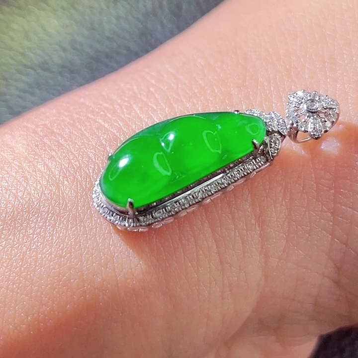 翡翠18K金镶嵌颈饰翡翠