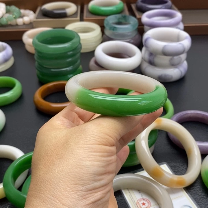 石英质玉手镯未镶嵌璐**l