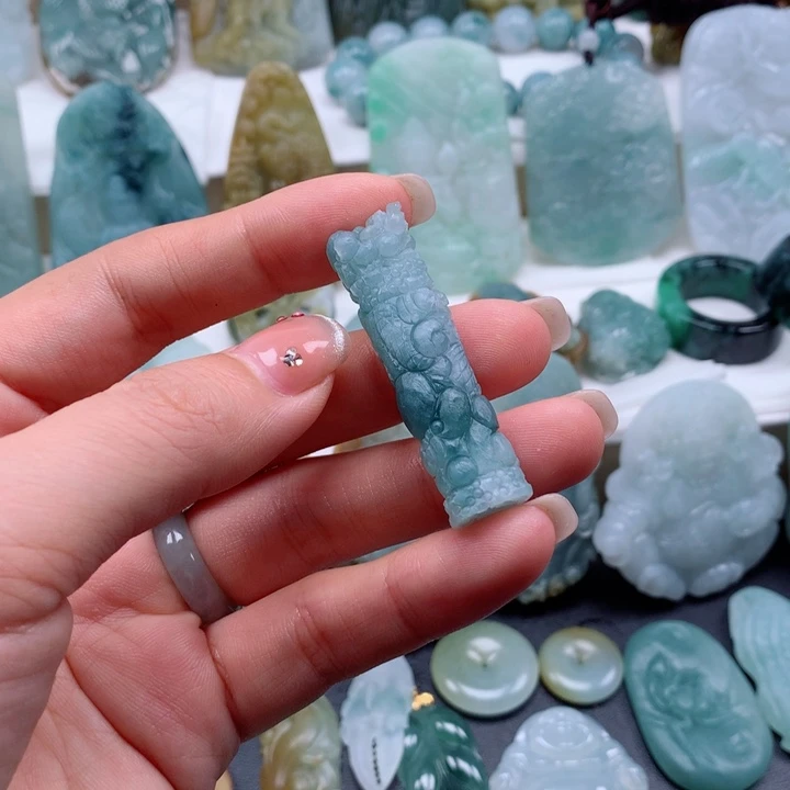 定制翡翠未镶嵌龙柱