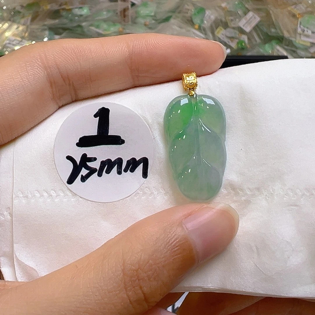 翡翠18K金镶嵌颈饰翡翠