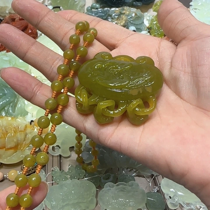 蛇纹石玉吊坠未镶嵌