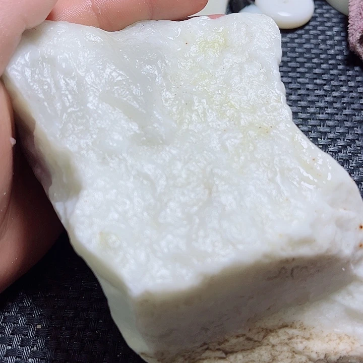 和田玉（糖玉）未镶嵌珠宝奇石