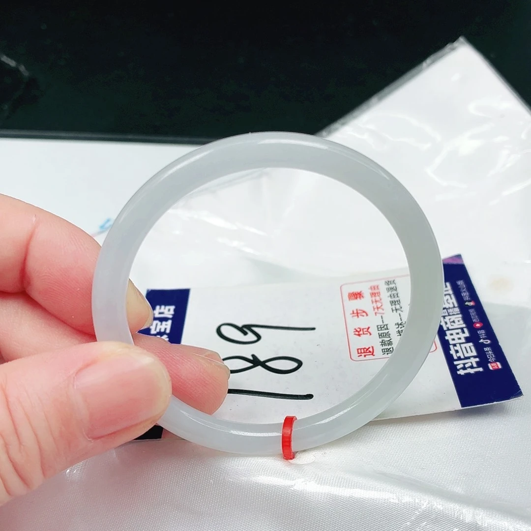 翡翠手镯未镶嵌翡翠