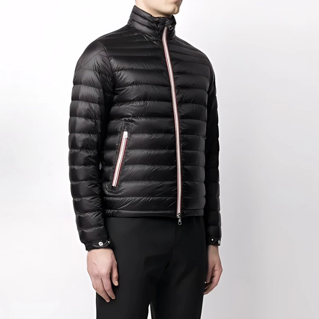 未使用 MONCLER 彩条薄款羽绒服/4码/25762