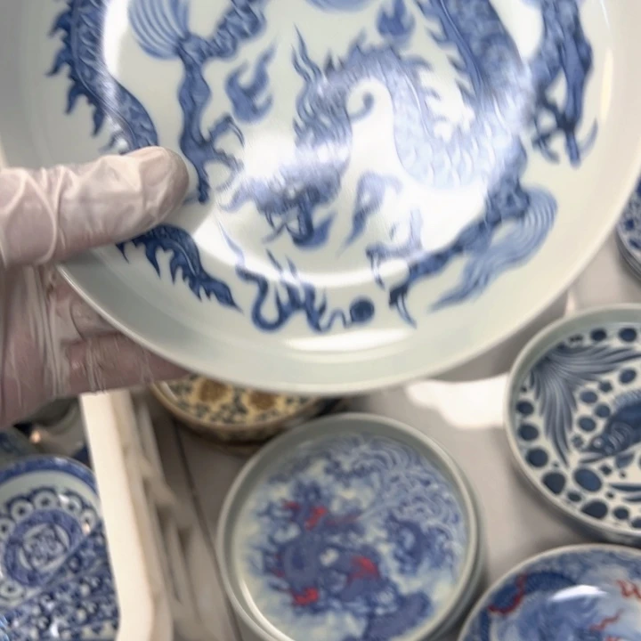 瓷片白青花铠甲龙大壶承