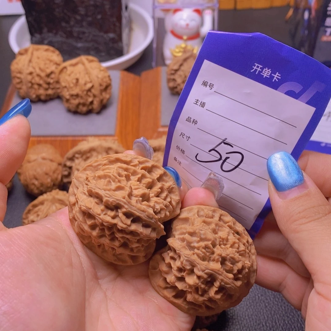 文玩核桃吊坠吗**?苹果园41